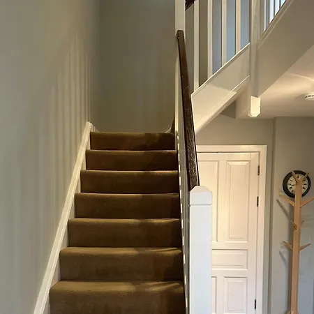 7 Oakwood Manor كينمير