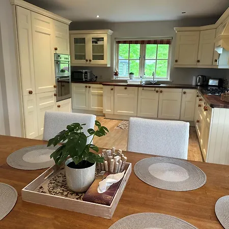 بيت للعطل 7 Oakwood Manor