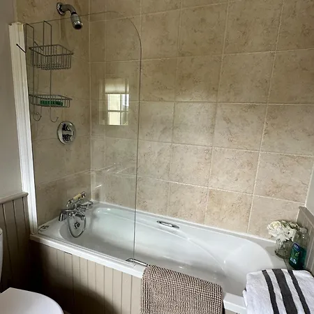 7 Oakwood Manor كينمير